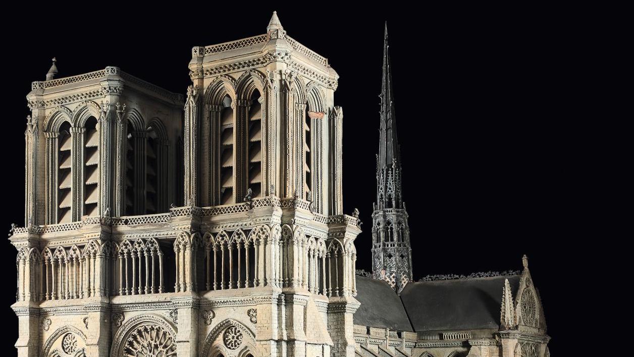 Maquette de la cathédrale Notre-Dame de Paris, bois, plâtre, terre cuite, résine,... Irremplaçable Notre-Dame