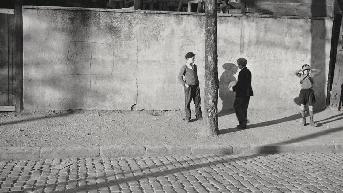 André Kertész, Près de la porte de Vanves, 1936, sélection de deux prises de vue... André Kertész, marcher dans l’image à Gentilly