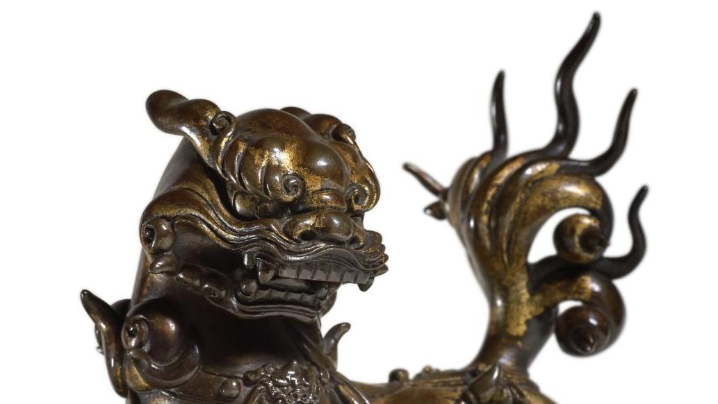 Chine, début de l’époque Ming (1368-1644), statuette de lion en bronze à traces de... La part du lion à l'époque Ming