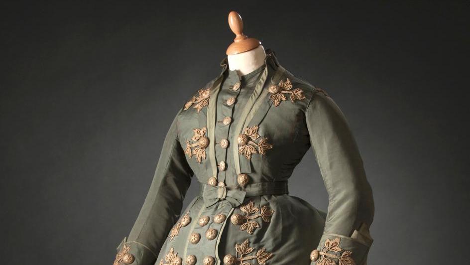 Charles Frederick Worth (1825-1895), robe d’après-midi en taffetas de deux tons de... Griffée Worth