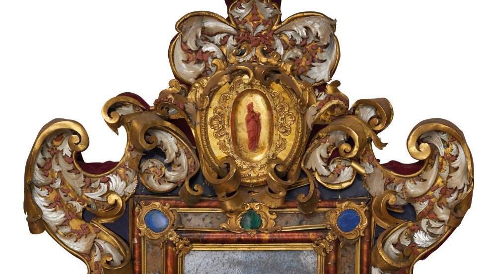 Italie, Naples ou Sicile, début du XVIIIe siècle. Miroir en bronze doré, orné de... Prouesse technique  et esthétique parfaite