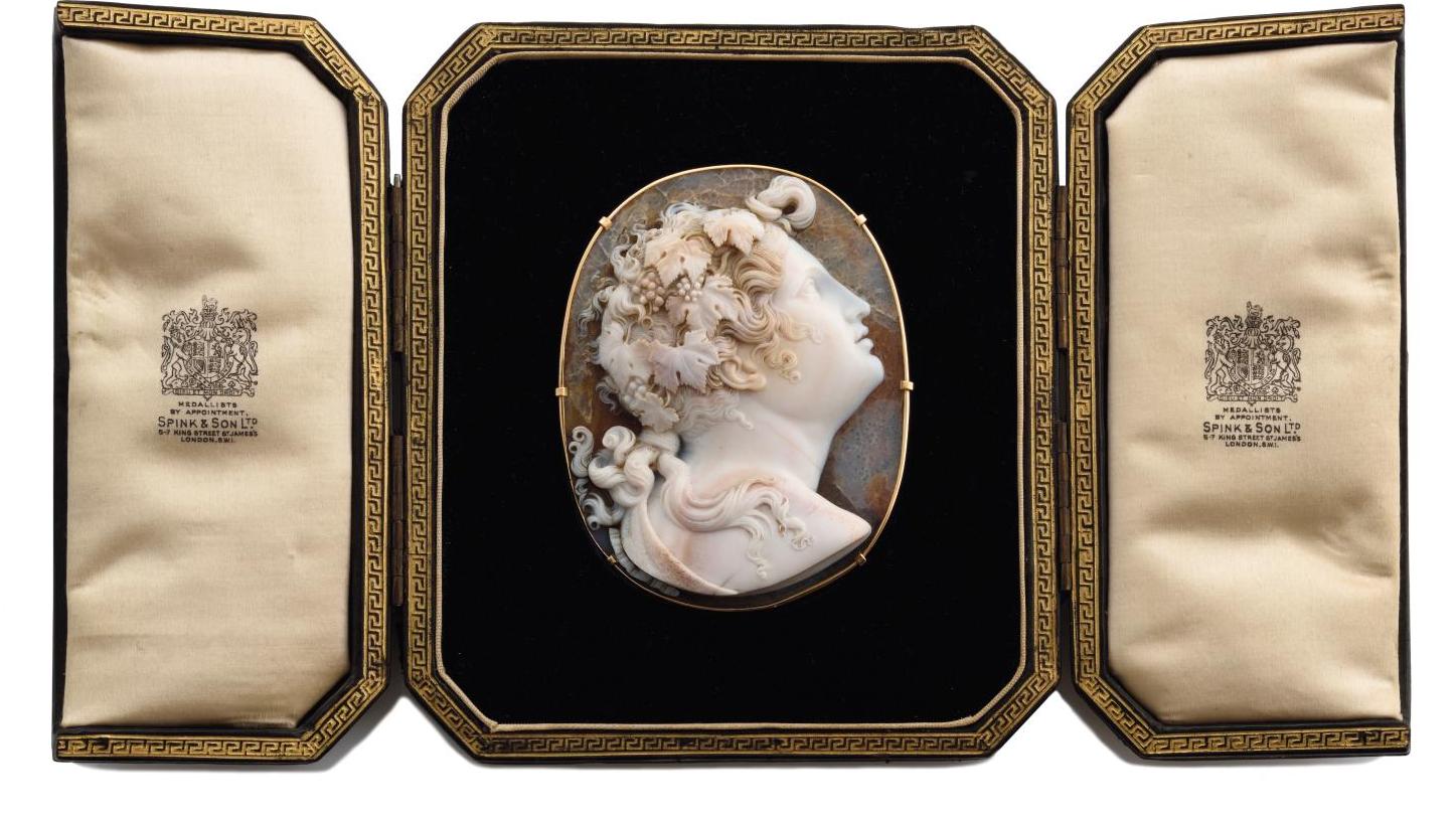 Benedetto Pistrucci (1783-1855), Bacchante de profil, vers 1810, camée en fort relief,... C comme camée