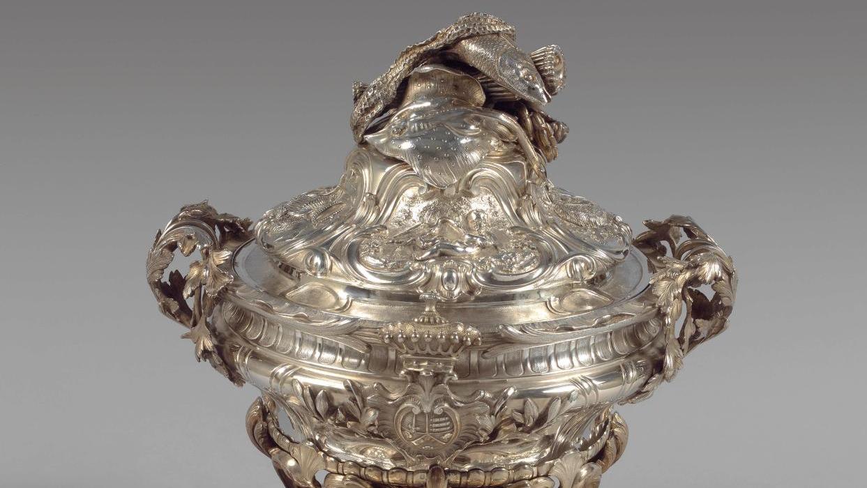 €29,000 Silver tureen and presentation tray with the arms of Honoré Charles Baston,... Art Price Index: The Odiot Company
