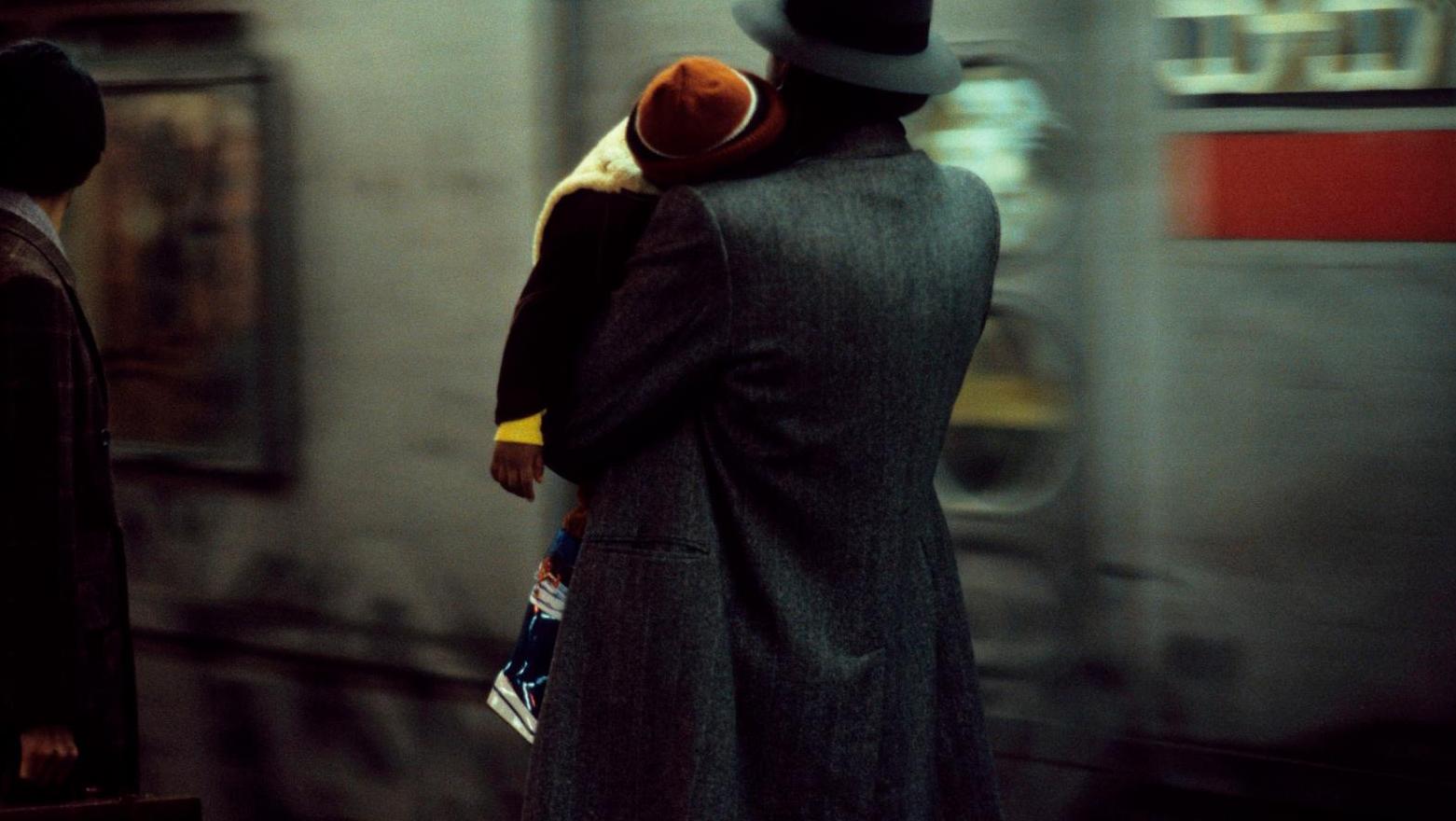 Frank Horvat, Père et enfant dans le métro, New York, États-Unis, 1984. © Frank Horvat,... In Camera Galerie : Frank Horvat  New York Up & Down