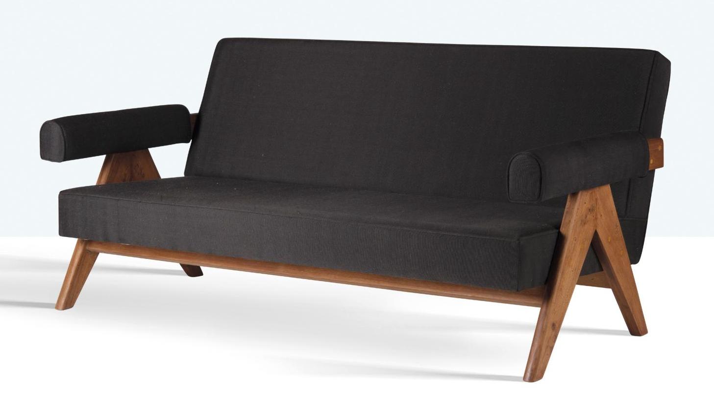 Pierre Jeanneret (1896-1967), vers 1958, ensemble comprenant un canapé et deux fauteuils,... Design, de l’Inde au Japon
