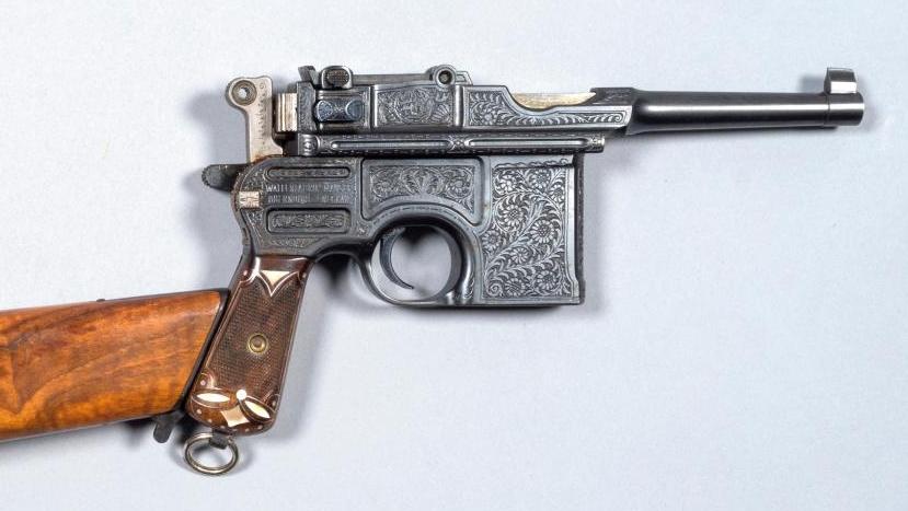 Pistolet Mauser C96 type Bolo, calibre 7 x 63, gravure d’usine, dans son étui crosse... Le Mauser C96, à coup sûr une arme mythique !