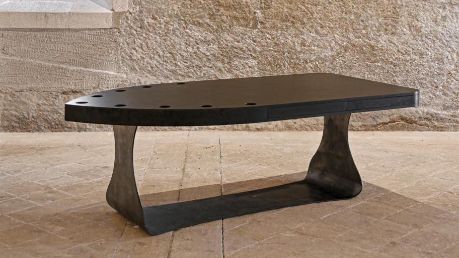 Yonel Lebovici (1937-1998), table dite «fer à repasser» en bois, acier et aluminium,... D comme design