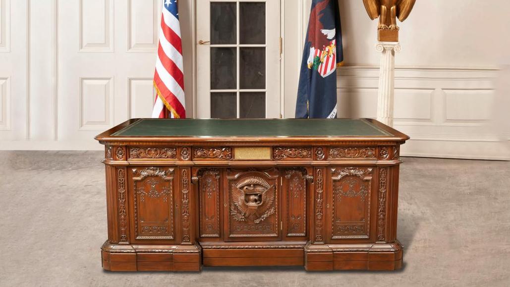 Réplique du bureau du Président des États-Unis d’Amérique, dit Resolute desk, acajou... Icône présidentielle américaine