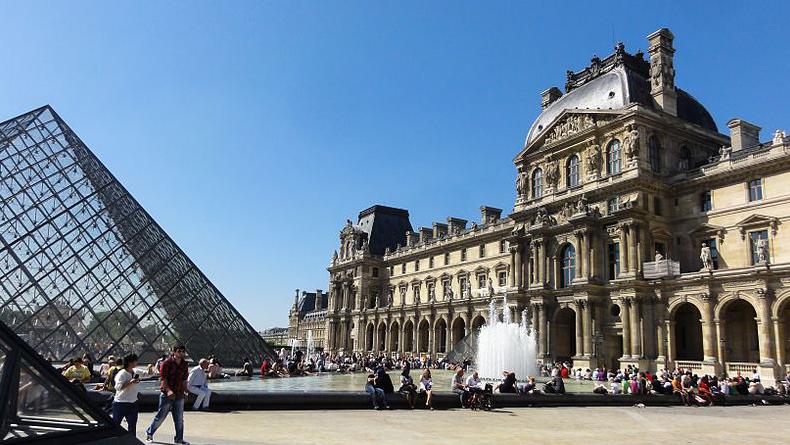 Tu ne prononceras pas le nom du Louvre en vain