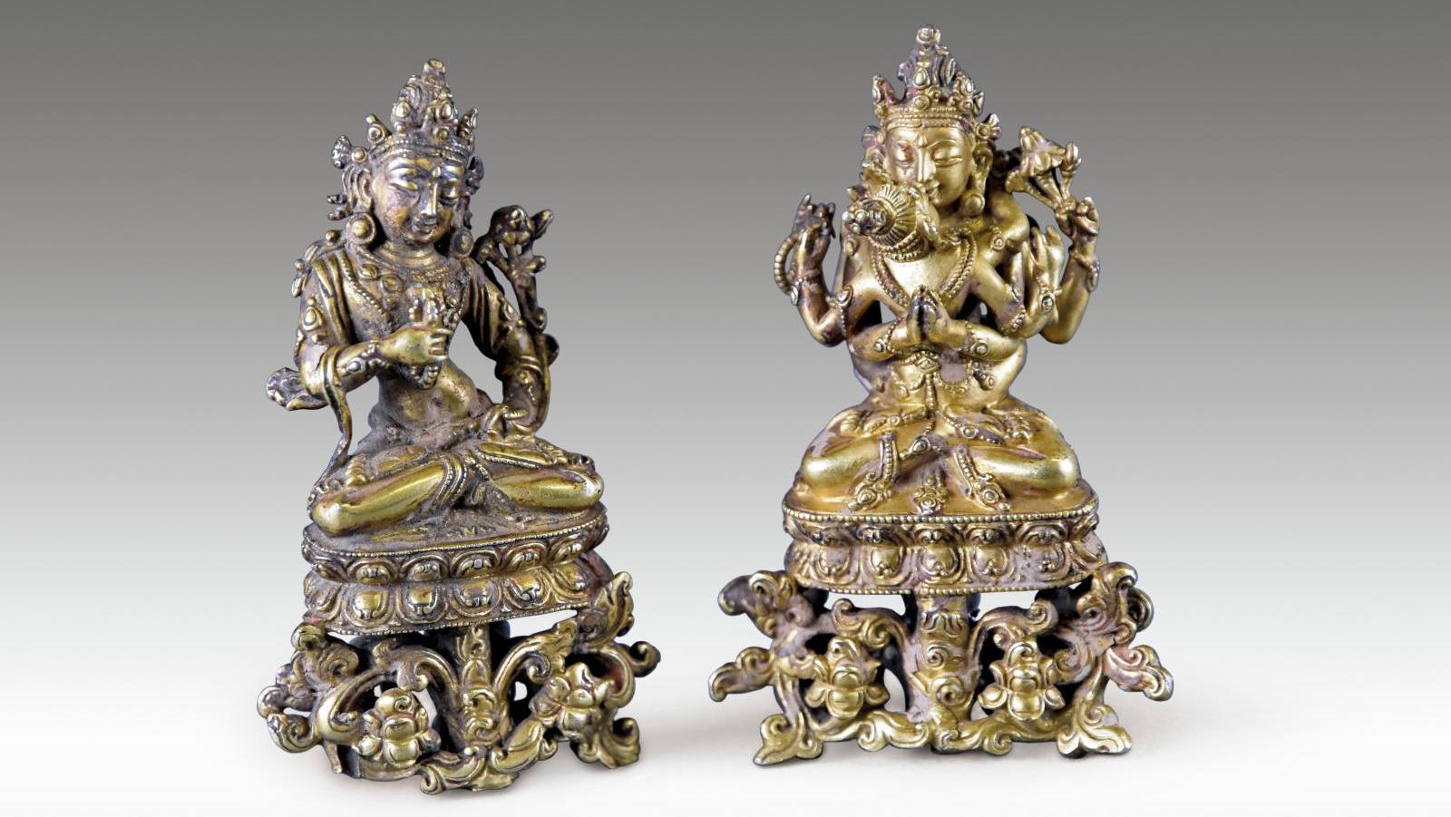 Tibet, XVe siècle. Deux divinités protectrices de voyage, bronze ciselé doré, h. 6,5 cm.... Divinités et rituels, de la Chine et du Tibet