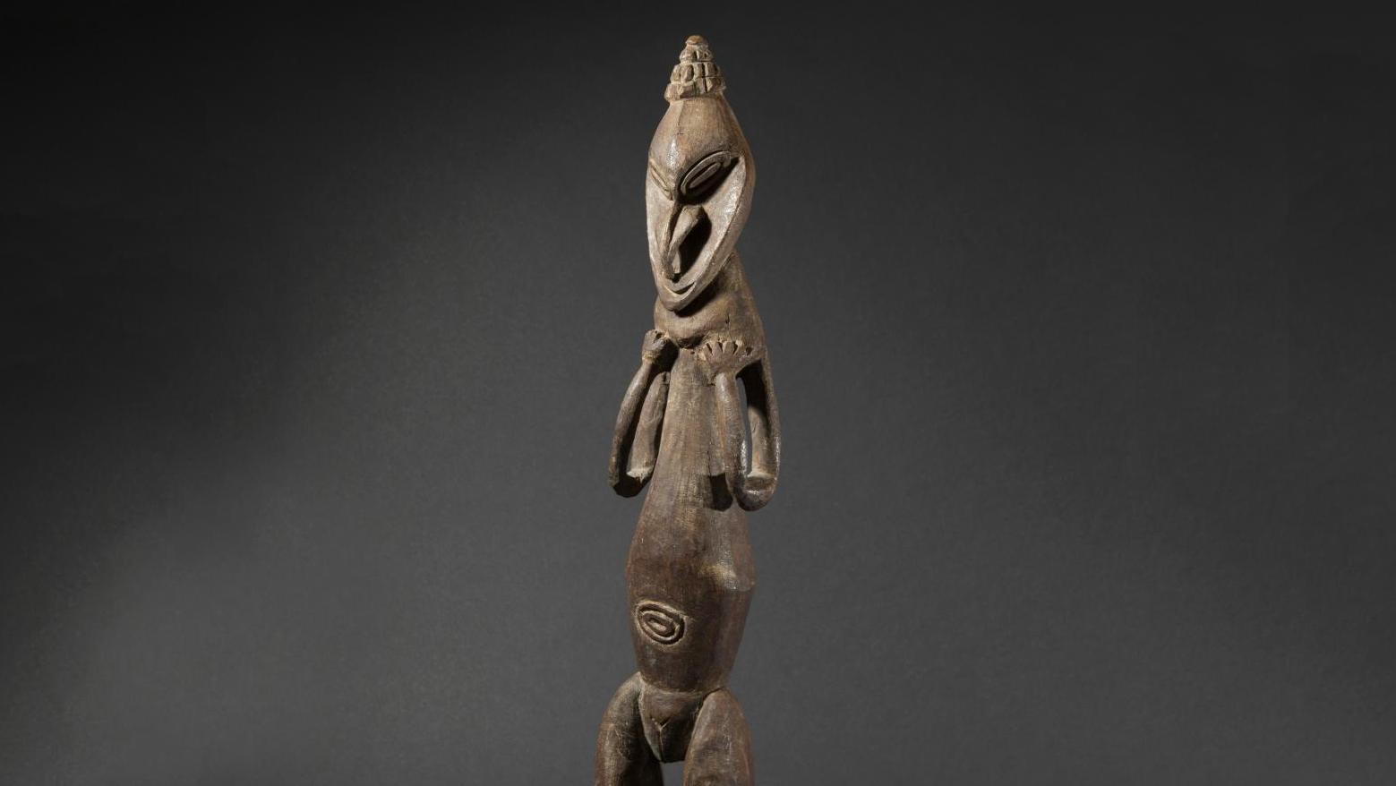 Région du Bas-Sepik, Papouasie - Nouvelle-Guinée. Figure ancestrale en bois à ancienne... Arts premiers, de la Papouasie à l’Afrique