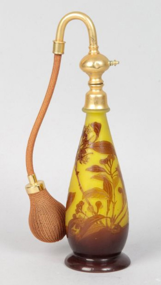 Émile Gallé (1846-1904), lined glass spray perfume bottle with acid-etched decoration, h. 17cm. Versailles, 24 June 2018. Éric Pillon Ench