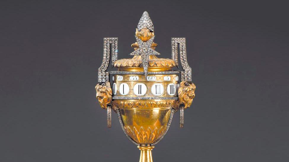 Époque Louis XVI. Pendule en bronze doré, à mécanisme tournant et à décor en pierres... Des heures très précieuses, d'après Osmond