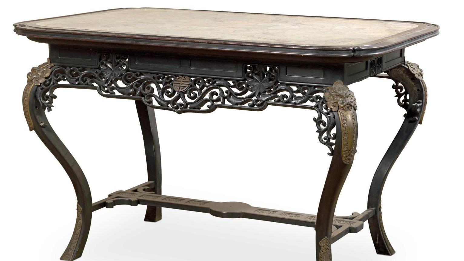 Édouard Lièvre (1829-1886), table de milieu rectangulaire en bois noir, ornementation... Lièvre, un talent recherché