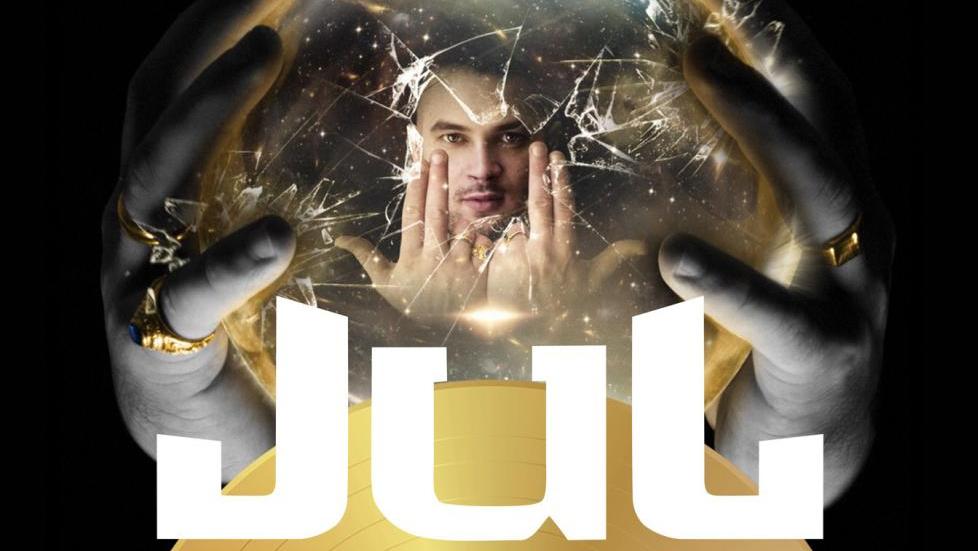 JuL, double platine de l’album, My World, sorti en 2015.Adjugé : 40 500 € Lorsque rap rime avec solidarité
