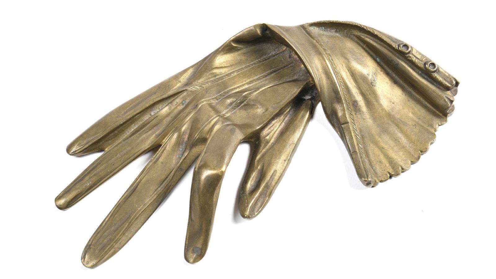 Gant de femme, sculpture en bronze à patine brune, moulé vers 1900, 10 × 20 cm, 490... Le gant de bronze de Nadja