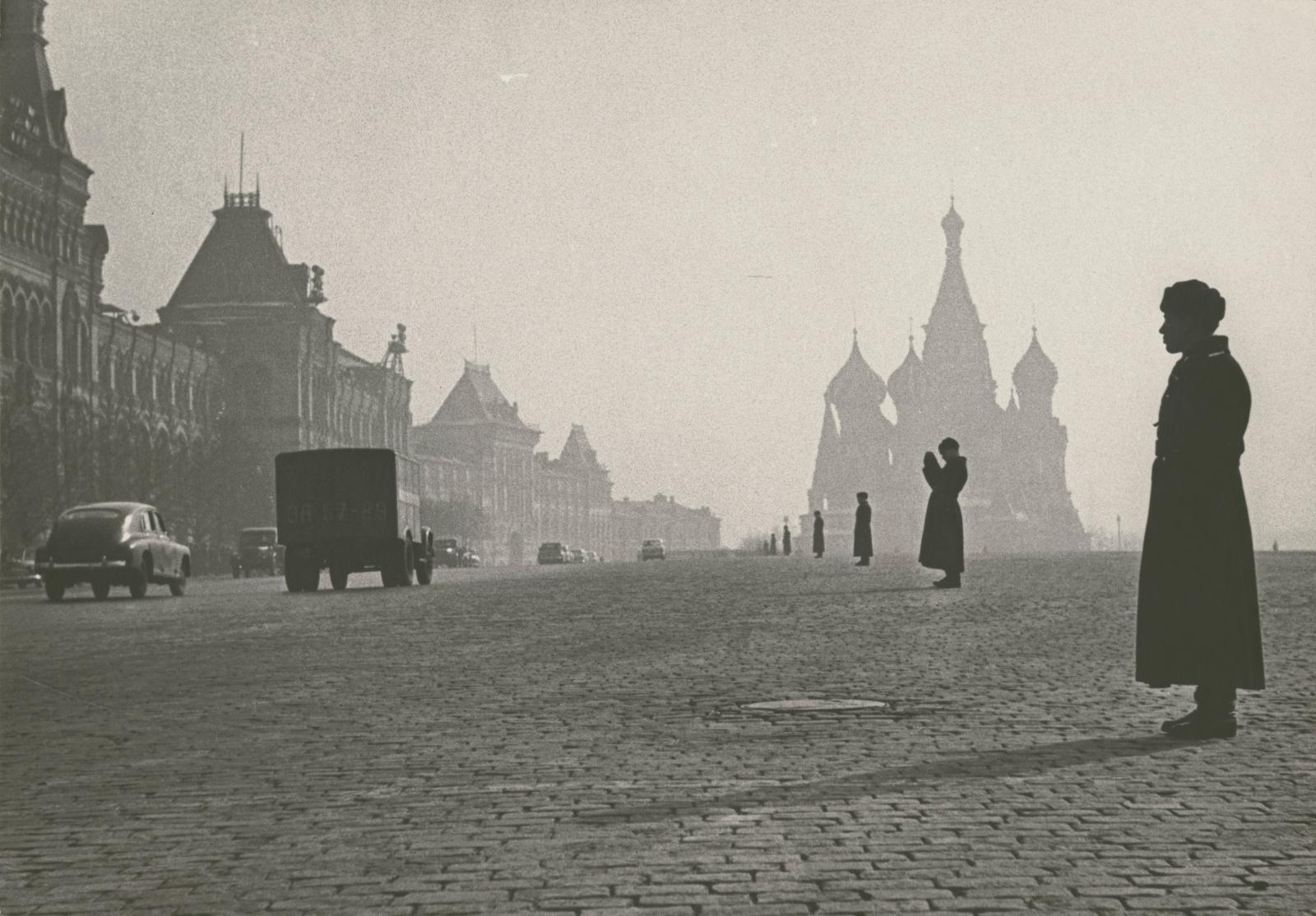 Victor Akhlomov (1938-2017), Place Rouge, Moscou, 1959.