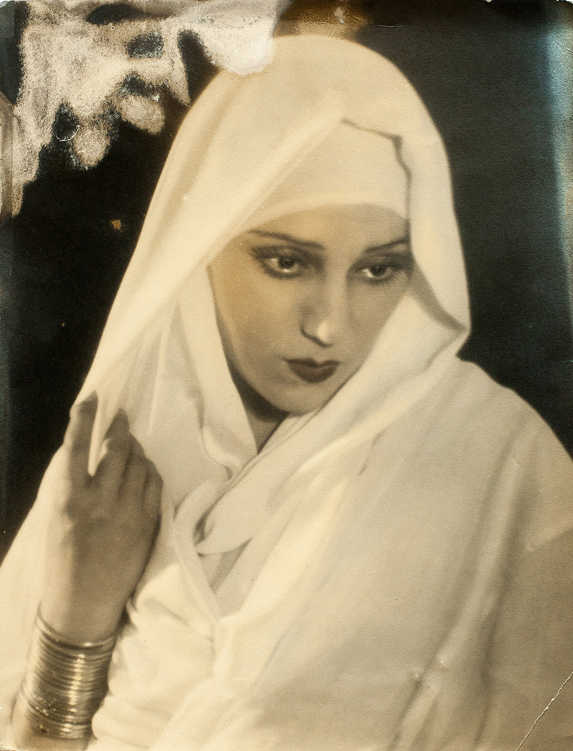 Ruben Sobol (1889-1944), Raquel Meller, around 1928, photograph published on the cover of Vu magazine in 1928.© Ruben Sobol/BNF, Performin