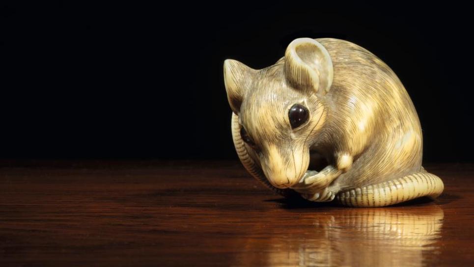 Japon, époque Edo (1603-1868), XVIIIe siècle. Netsuke en ivoire représentant un rat... Collectionner le minuscule en grand