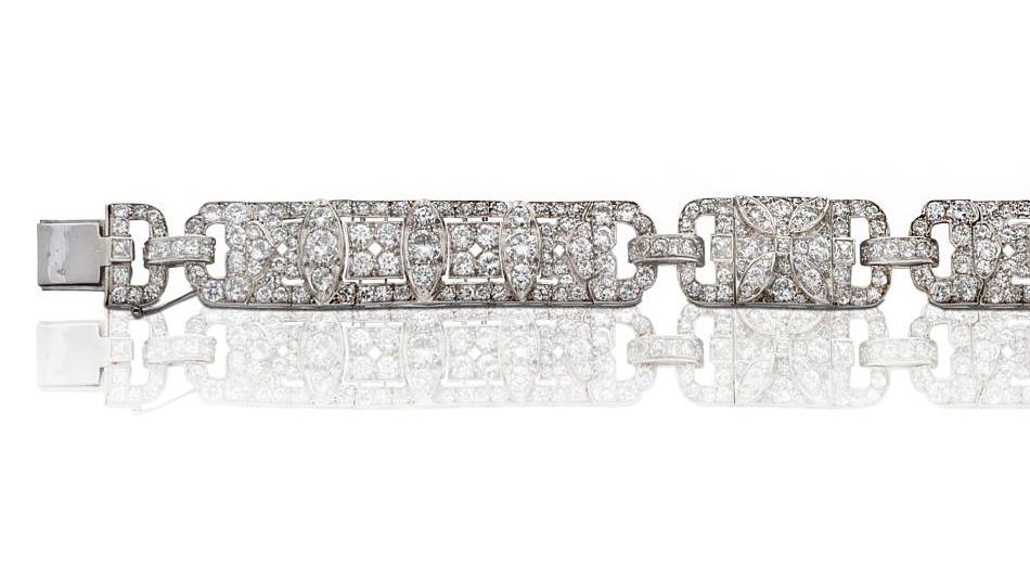 Lacloche, bracelet ruban, diamants de taille ancienne et huit-huit, or, signé, 19 x 1,4 cm,... Lacloche, maison étincelante