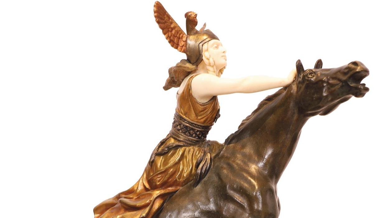 Claire Colinet (1880-1950), Valkyrie à cheval, bronze doré et patiné, ivoire, base... L’art déco au galop