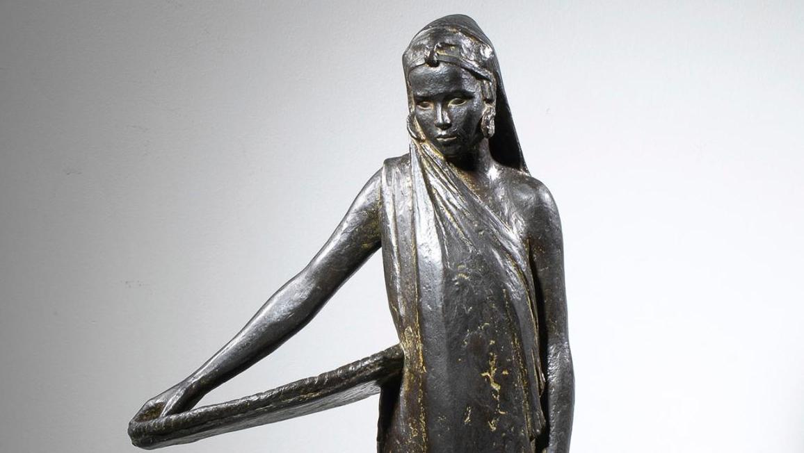 Anna Quinquaud (1890-1984), Femme pita au panier, 1930, bronze à patine brun-vert,... Anna Quinquaud et la majesté peule