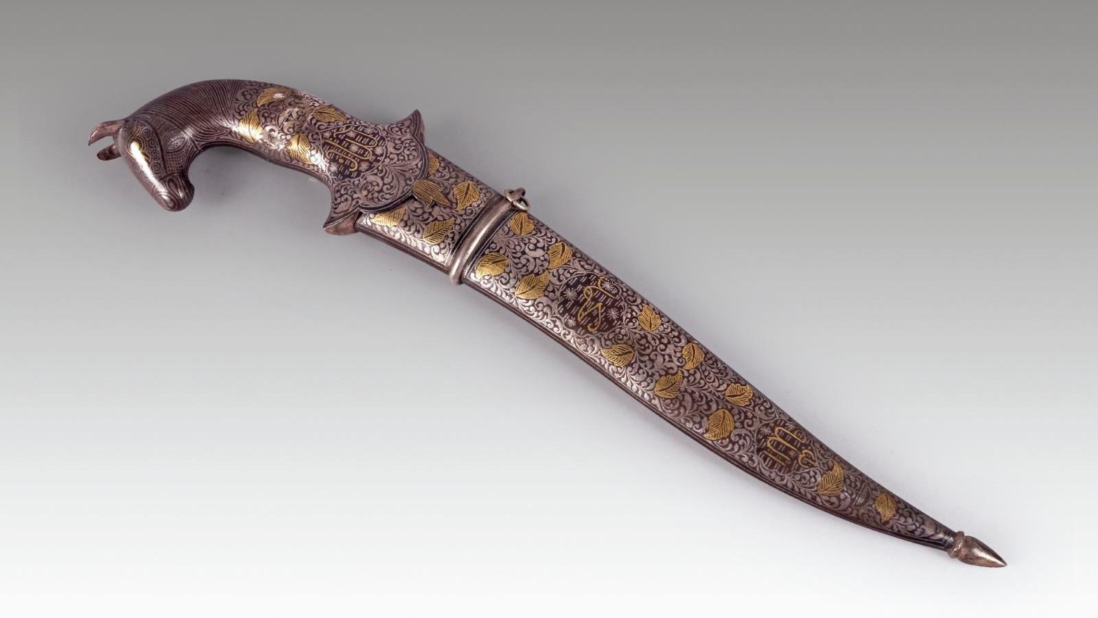 Couteau persan pech quabz, XIXe siècle, poignée et fourreau en fer à décor damasquiné... D comme damasquine