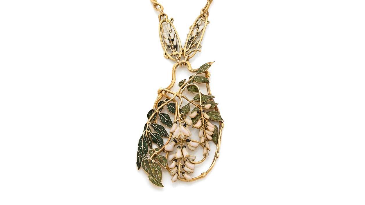 René Lalique (1860-1945), "Wisteria" pendant and chain, c. 1899-1901, 18 ct yellow... The Emergence of Japonism with Lalique