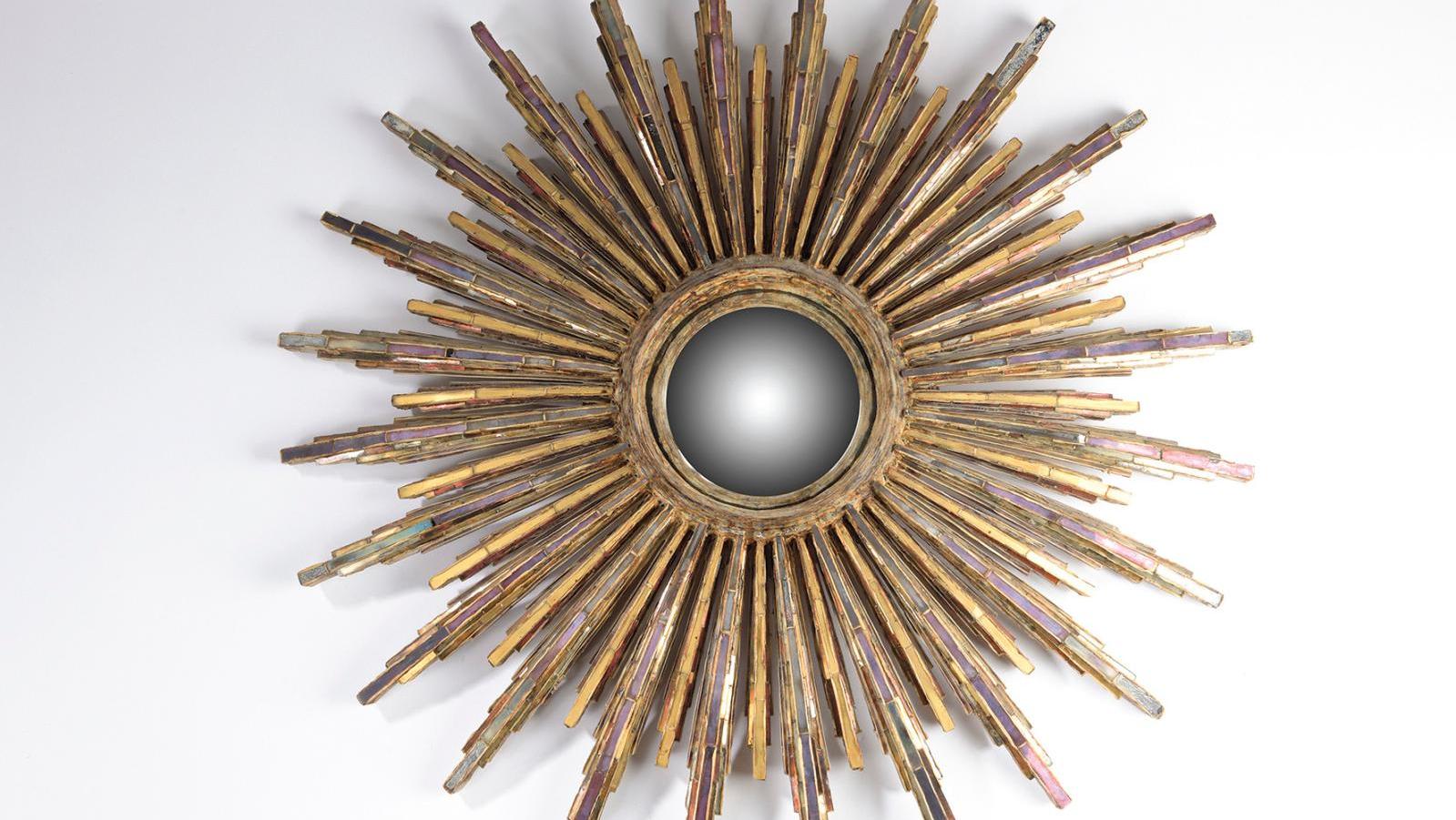 Line Vautrin (1913-1997), miroir circulaire «Roi-Soleil» en Talosel incrusté de miroirs... Pleins feux sur Line Vautrin