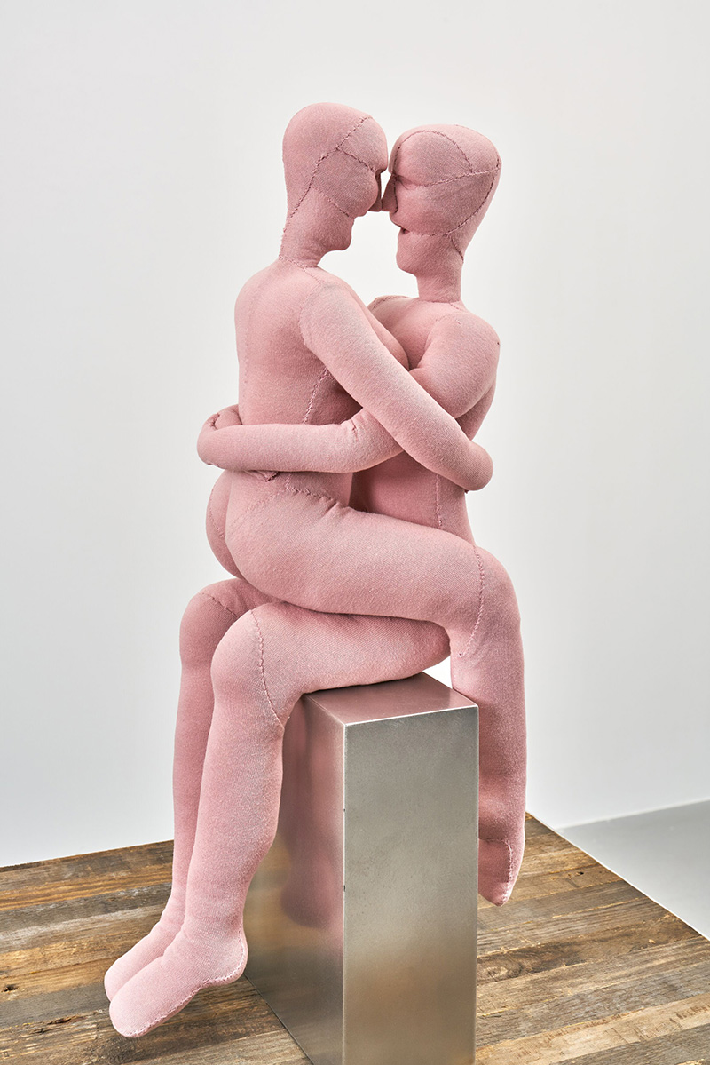 Louise Bourgeois (1911-2010), Couple, 2004, fabric and stainless steel, 61 x 28 x 25.5 cm.©The Easton Foundation/VAGA at ARS, NY. Courtesy