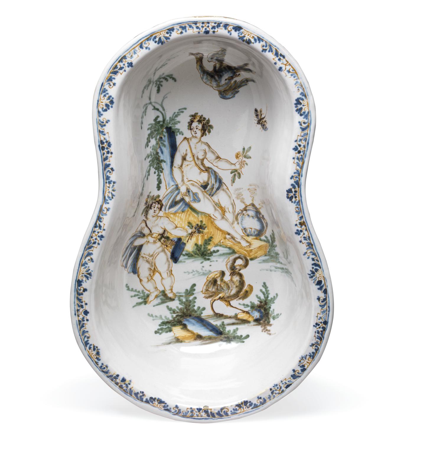 Cuvette de toilette en faïence de forme violonée à décor polychrome, dit «à la pierre scize» d’une Vénus assise, XVIIIe siècle.Adjugé : 7 