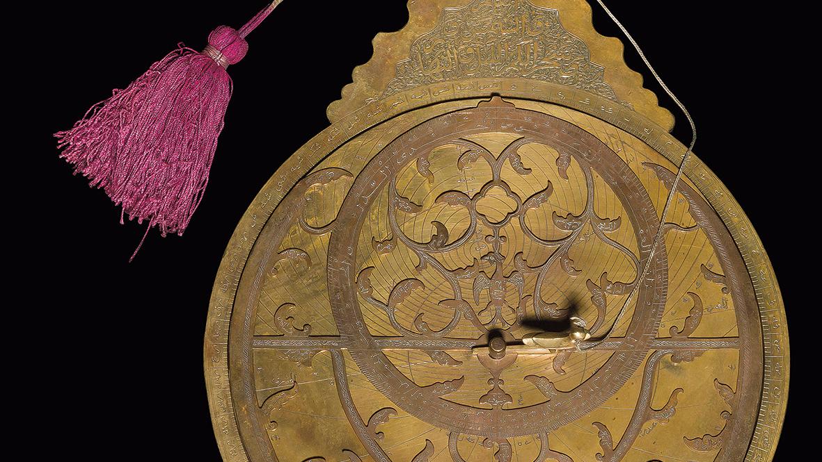 Iran, Qâdjârs (1794-1925), XIXe siècle. Astrolabe planisphérique en laiton coulé,... Mesurer la hauteur des astres