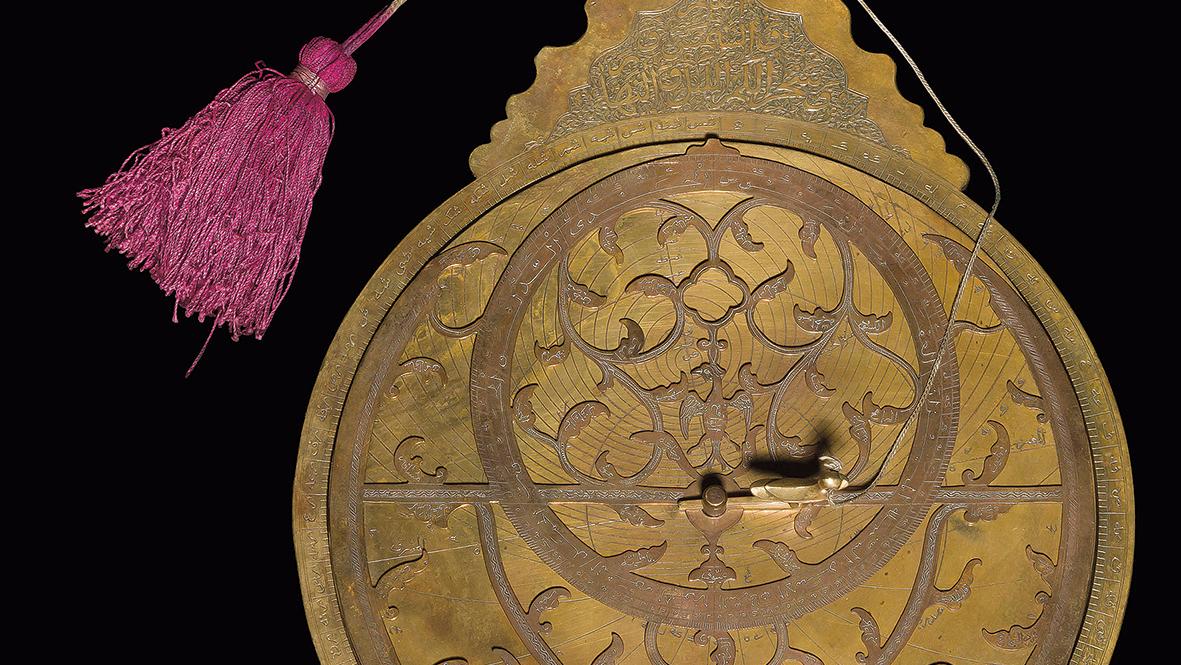 Iran, Qâdjârs (1794-1925), XIXe siècle. Astrolabe planisphérique en laiton coulé,... Mesurer la hauteur des astres