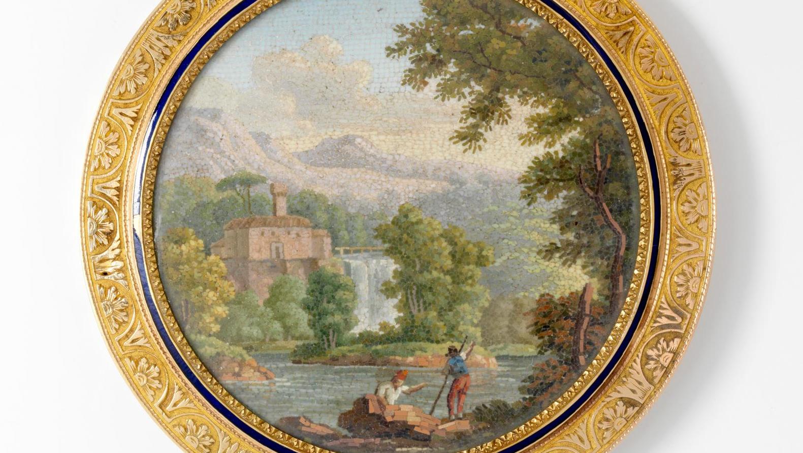 Boîte ronde en or guilloché, micromosaïque et émail, orfèvre Léger-Fortuné-Alexandre... Du grand art en miniature