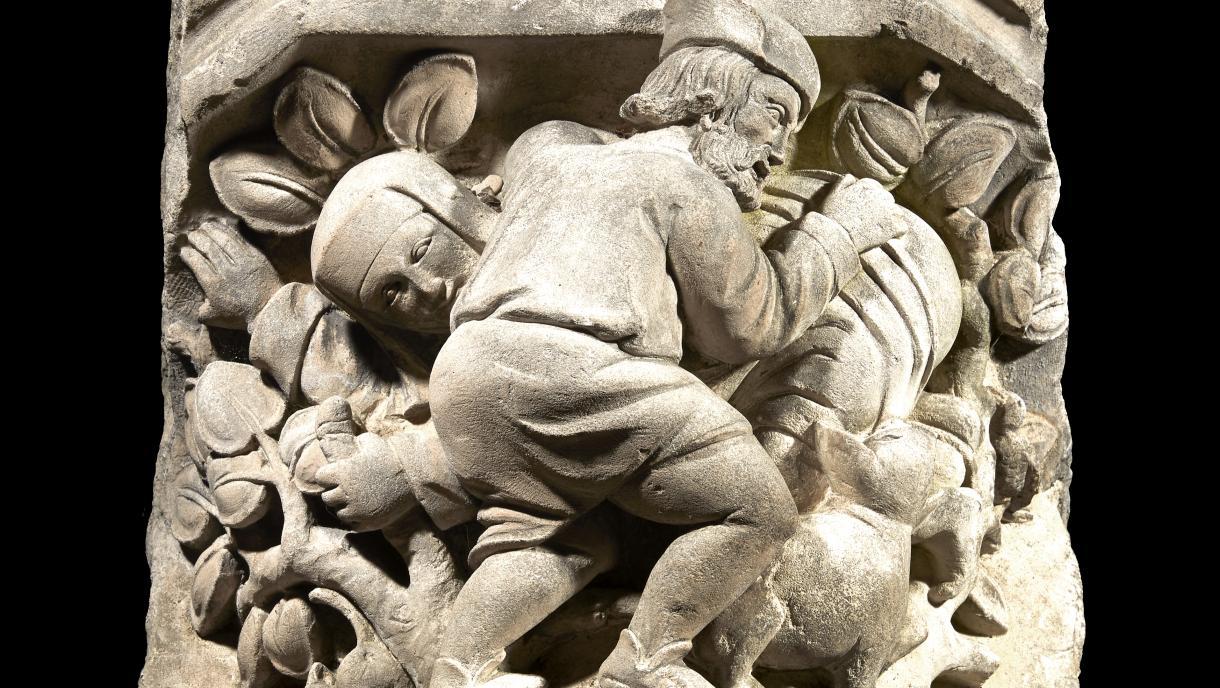 Troyes ? vers 1500. Cul-de-Lampe en pierre calcaire sculptée en fort relief illustrant... La Piété et la Luxure.  Étonnante Haute Époque !