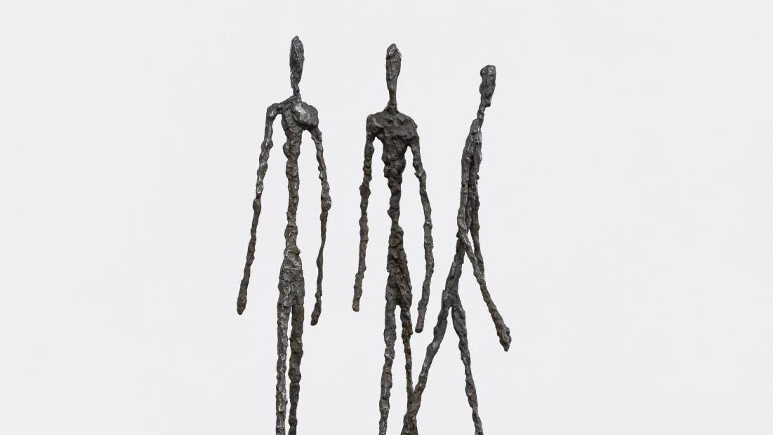 Alberto Giacometti (1901-1966), Trois hommes qui marchent, 1948, bronze, fondation... L’Homme qui marche. Une icône de l’art du XXe siècle à l'Institut Giacometti