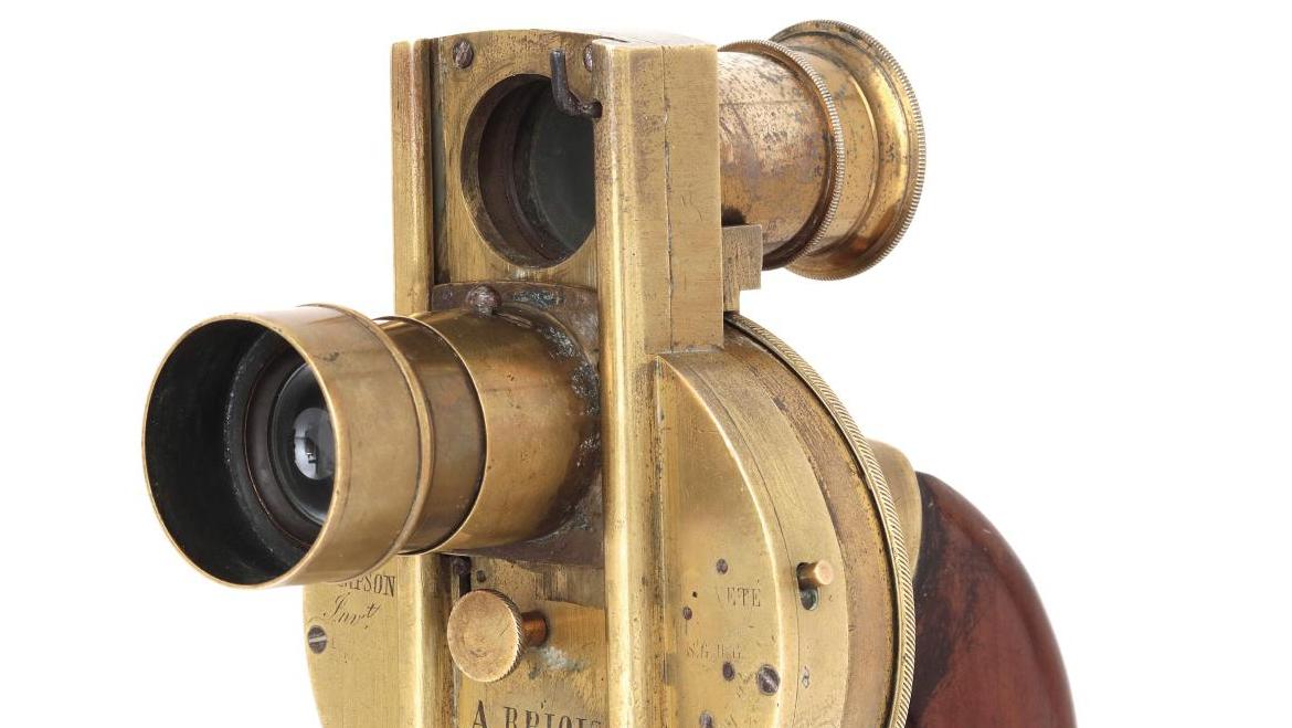 Appareil photo-revolver, n° 17, fabriqué vers 1862 par A. Briois Paris et breveté par... Un appareil photo  inspiré par le revolver de Samuel Colt