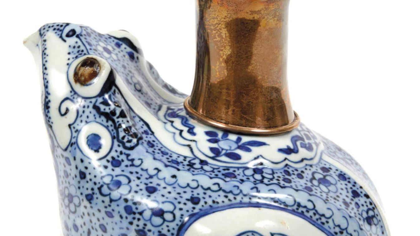 Chine, époque Wanli (1573-1620), kendi en forme de crapaud en porcelaine décorée... Collection Saint-Loubert-Bié