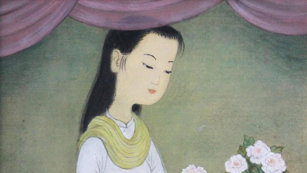 Mai Trung Thu (1906-1980), Jeune fille à la tunique blanche devant un petit vase... Albâtre de Nottingham et gouache de Mai-Thu