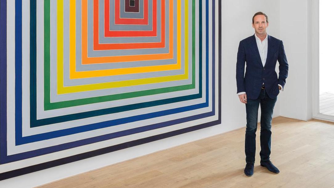 Charles Riva in front of Frank Stella’s Lettre sur les sourds et muets II (1974).©... Charles Riva and the Art of Scaling Down