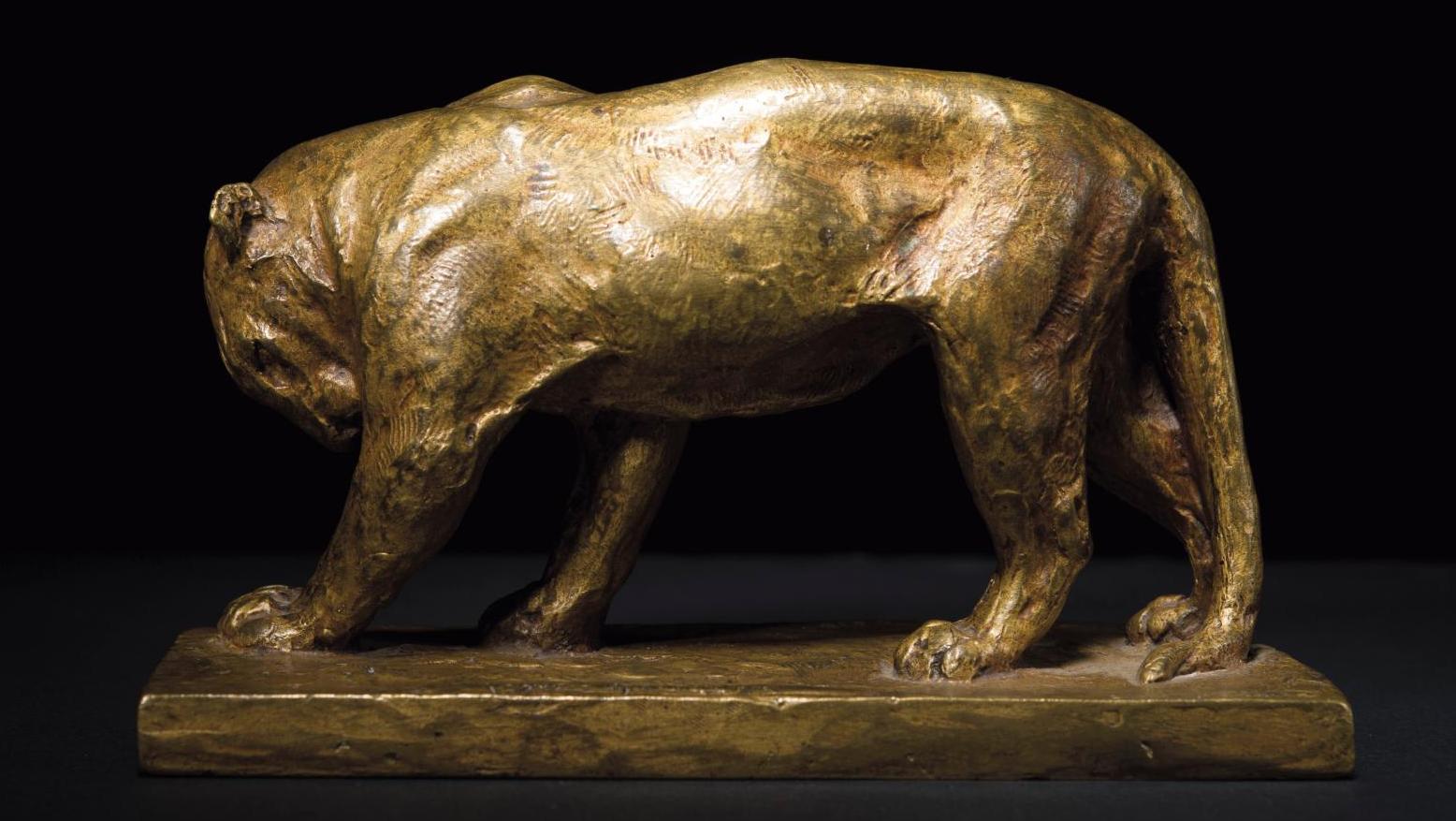 Roger Godchaux (1878-1958), Lionne, bronze à patine dorée, signée, marque «Susse... La psychologie animale par Godchaux et Barye