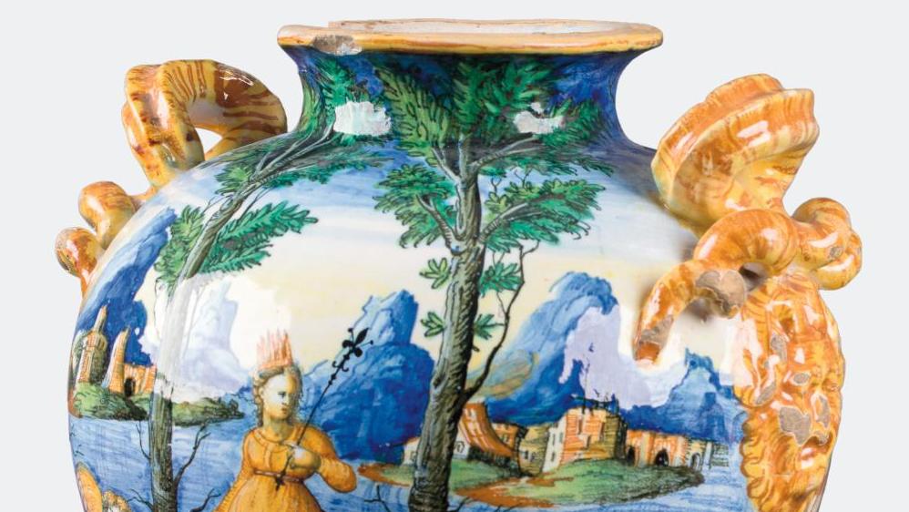 Italie, Urbino, atelier d’Orazio Fontana, vase de pharmacie de forme ovoïde, vers... La céramique italienne d’Urbino à Venise