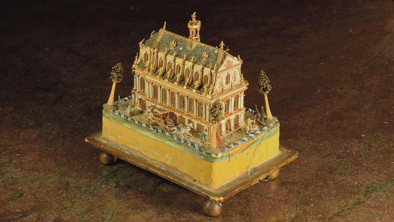 France, début du XVIIIe siècle. Maquette en carton découpé et doré représentant la... Symbole dynastique