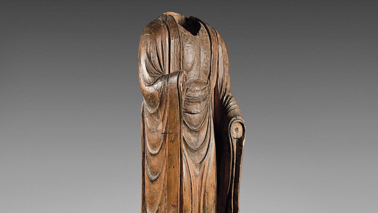 Japon, période Heian (794-1185), torse de bouddha en bois, vers le XIe siècle, h. 80 cm.... Asie d’hier et d’aujourd’hui