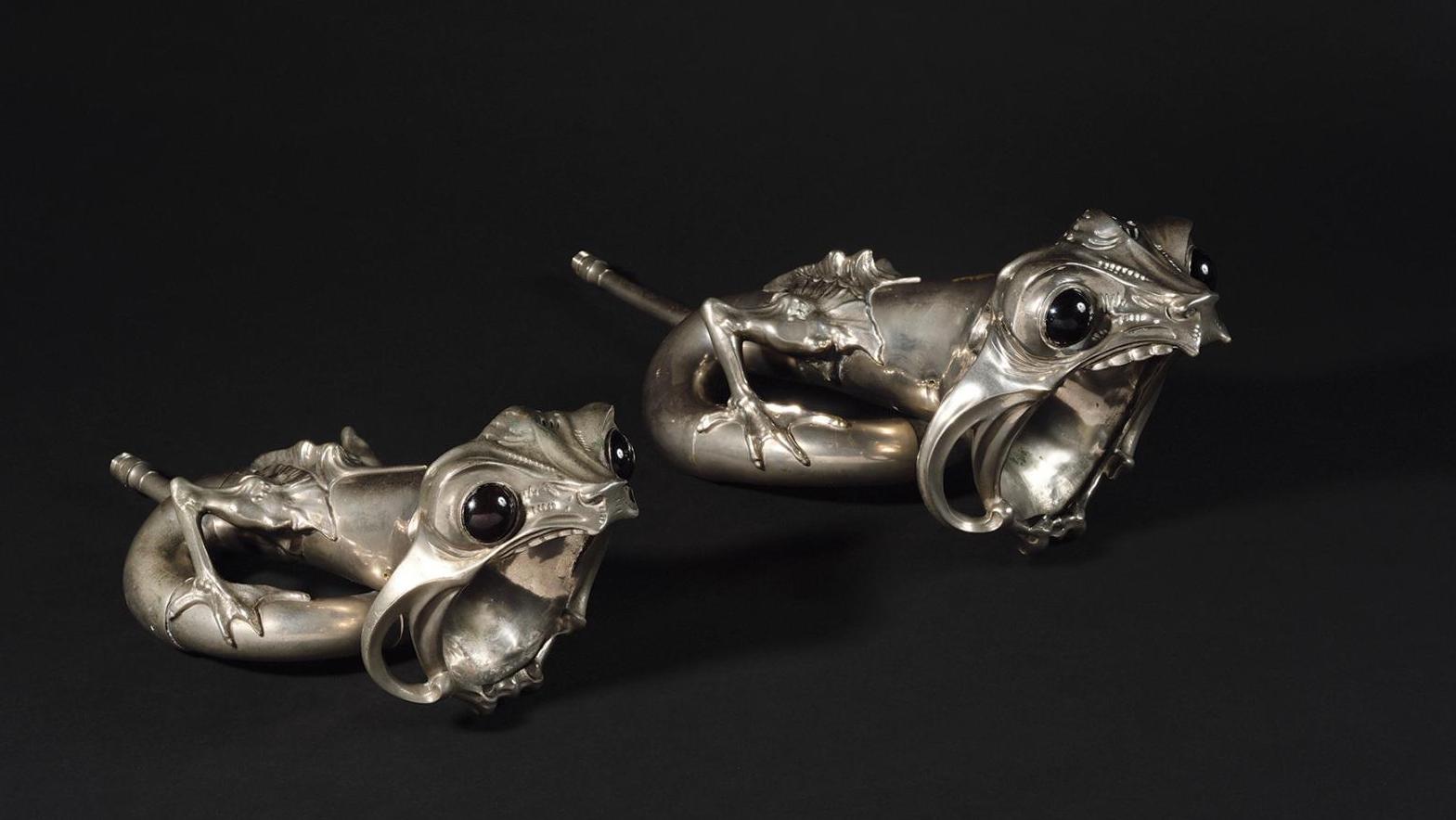 Carlo Bugatti (1856-1940), deux avertisseurs «grenouille» de style art nouveau, tête... Le cri de la grenouille