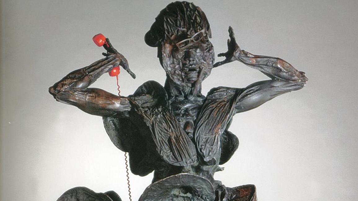 Ipoustéguy (1920-2006), Scène comique de la vie moderne, bronze et téléphone, 1976,... Ipoustéguy monumental à Bar-le-Duc