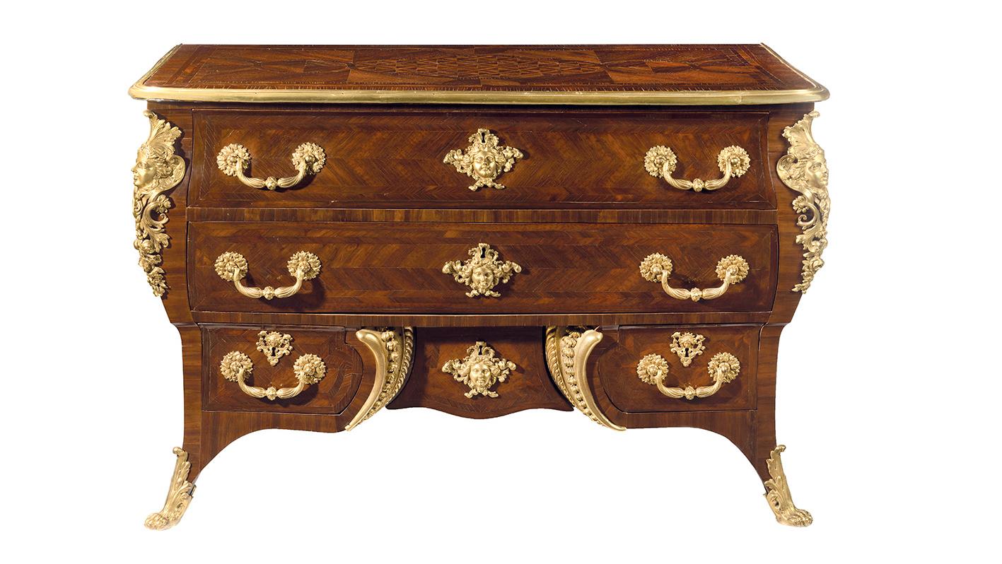 Attribuée à François Lieutaud, époque Louis XV, vers 1720, commode à pont en palissandre... Attribuée à Lieutaud : une enquête à tiroirs