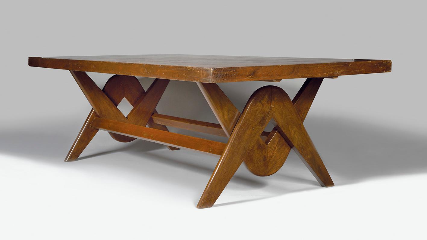 Pierre Jeanneret (1896-1967), Boomerang Table «PJ-TAT-14-A», table en teck à plateau... Le V de Chandigarh par Jeanneret