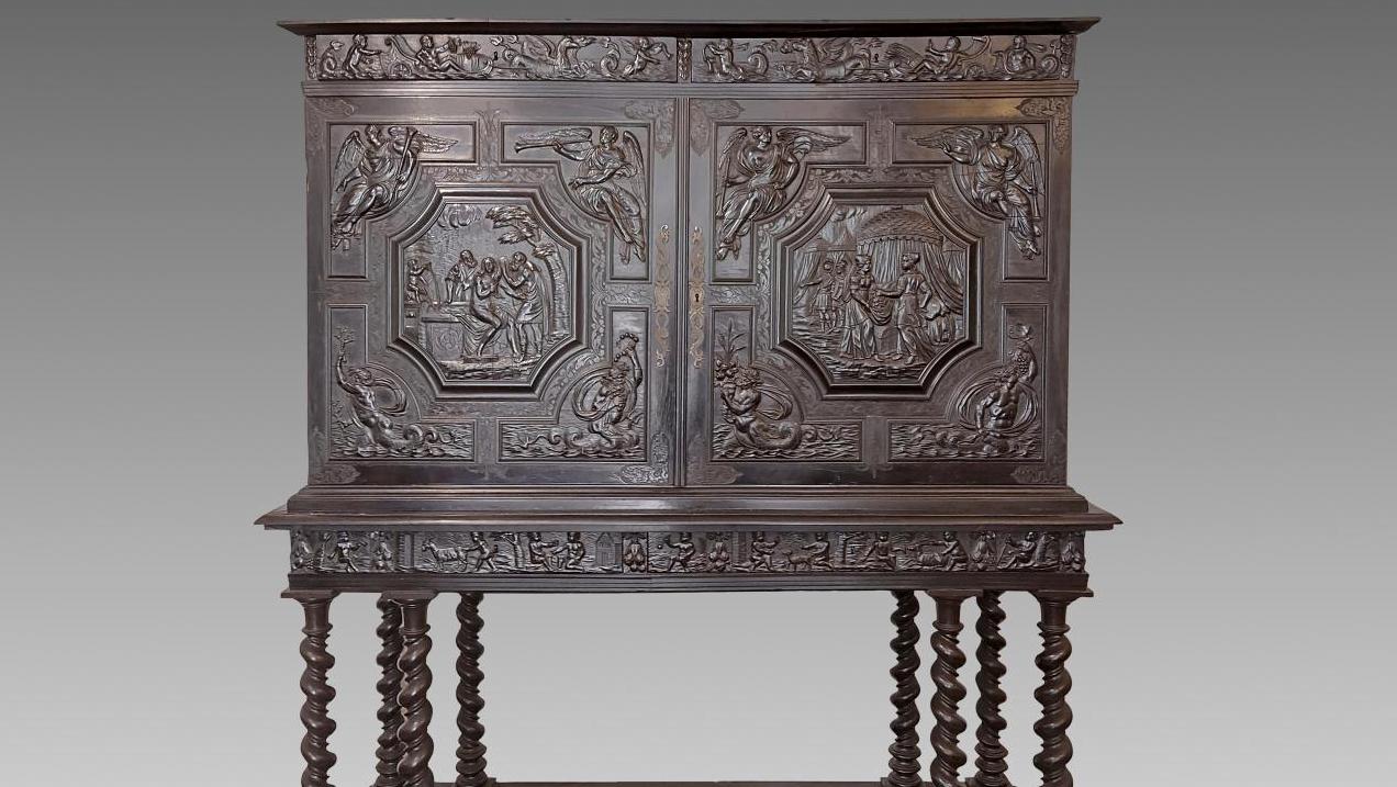 Paris, vers 1630. Cabinet d’époque Louis XIII en ébène sculpté, ébène gravé et bois... Un cabinet d'ébène Louis XIII