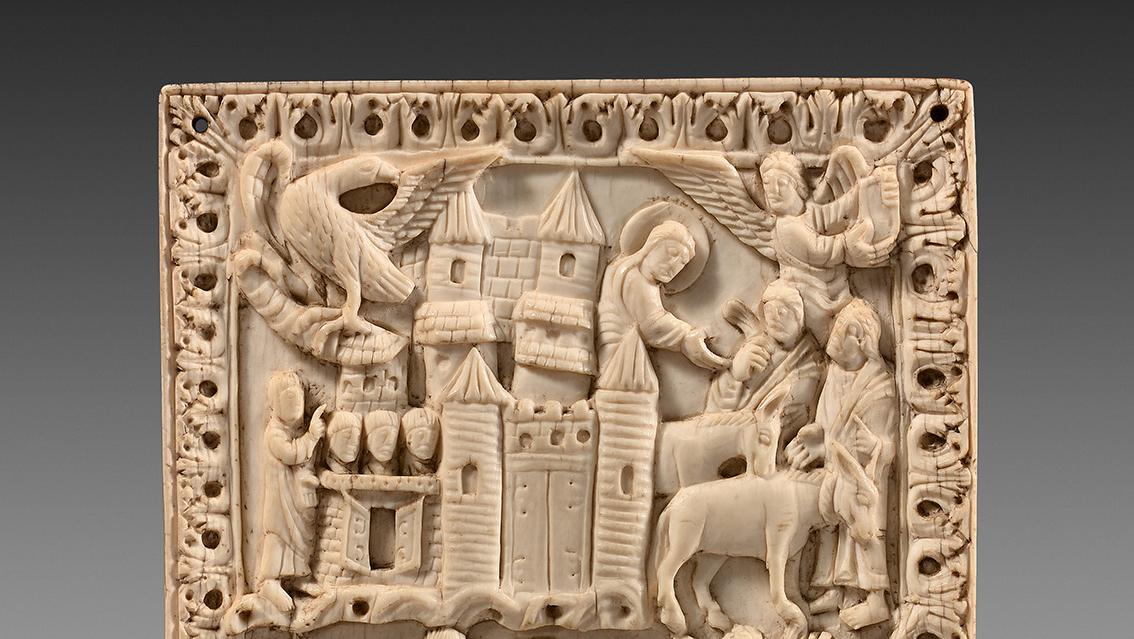 Art carolingien, seconde école de Metz ou sa suite, vers 880-910. Plaque de reliure... Un ivoire de la renaissance carolingienne